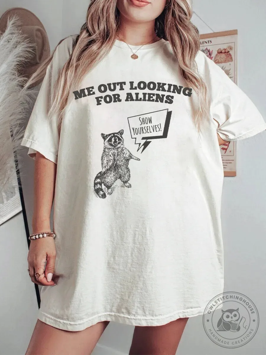 Me Out Looking For Aliens Raccoon Show Yourselves Funny T-Shirt